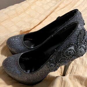 RARE Mascotte sparkly stilettos! Ruffle Roses Sequins! Size 7 Prom Homecoming EC
